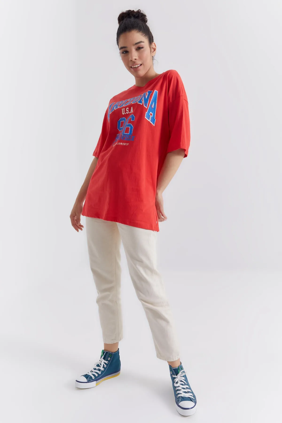 büyük yazi baskili o yaka oversize düşük omuz kadin t-shirt - 97218