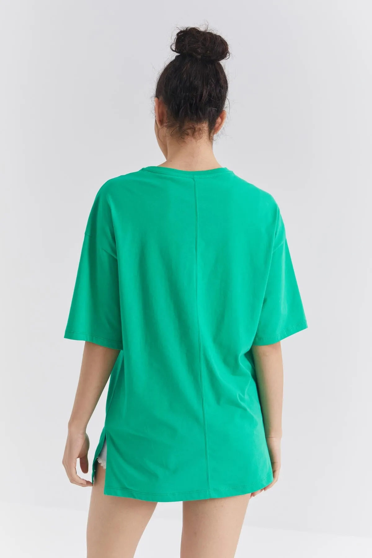 büyük yazi baskili o yaka oversize düşük omuz kadin t-shirt - 97218