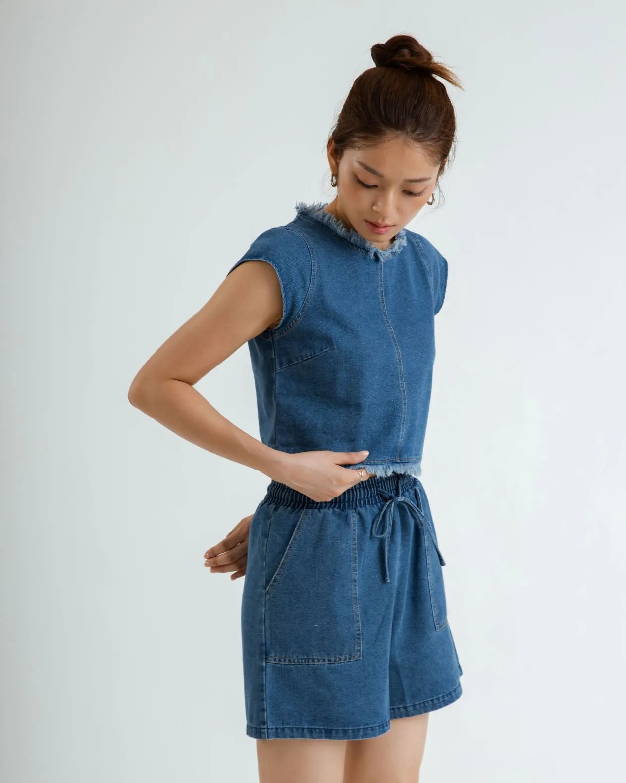 Elastic Waist Pocket Denim Shorts (Denim)
