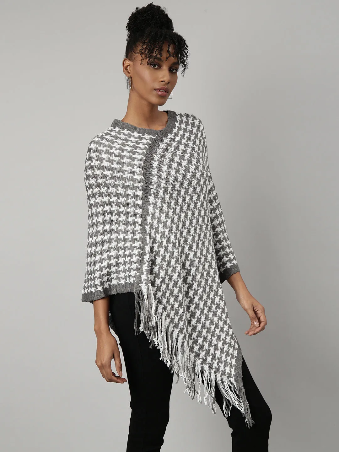 Women Grey Geometric Print Longline Fringed Poncho
